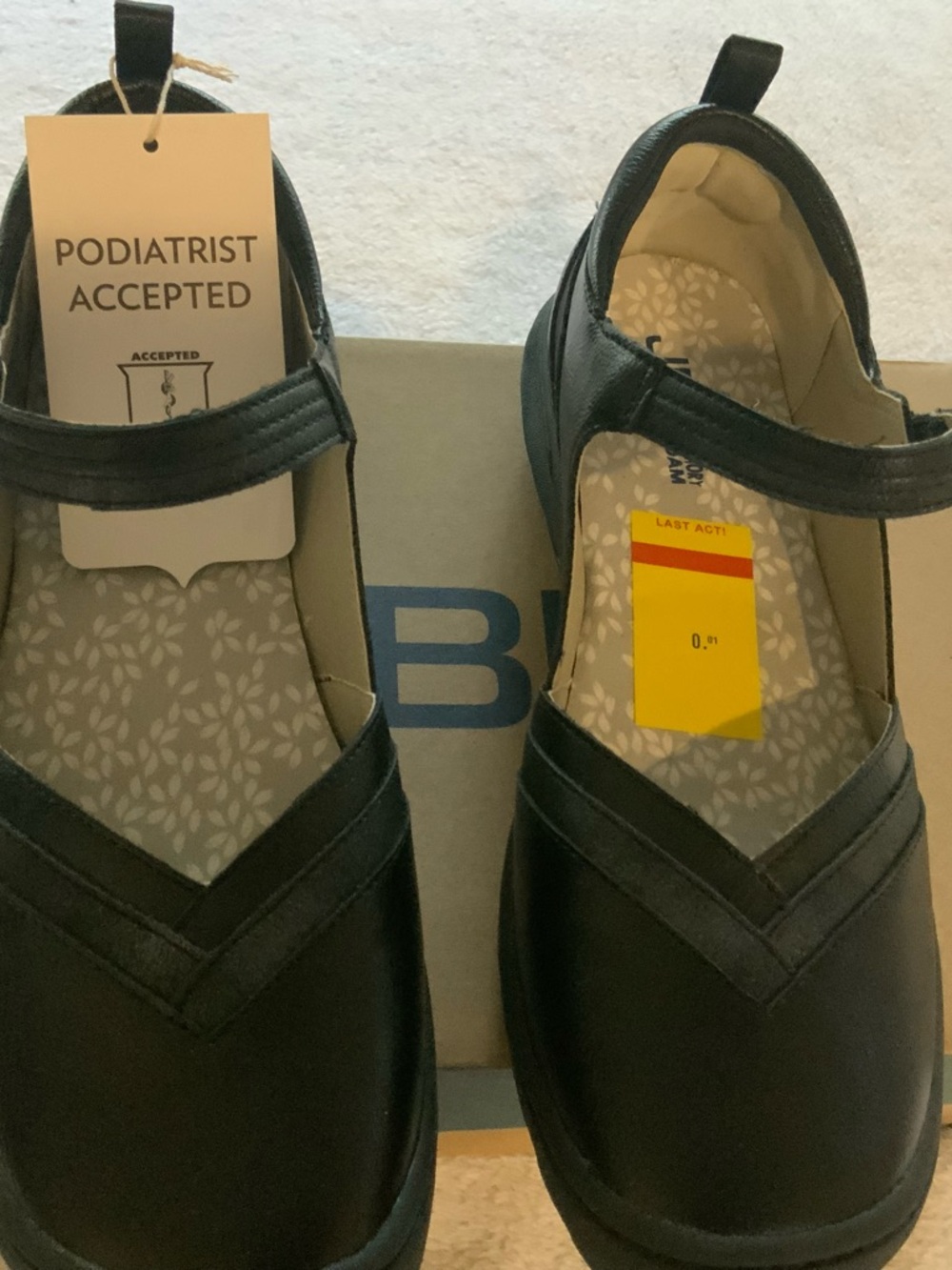 Comfort Mary Jane Shoes - Black JBU size 8m retail $79.  New in box sku 3051